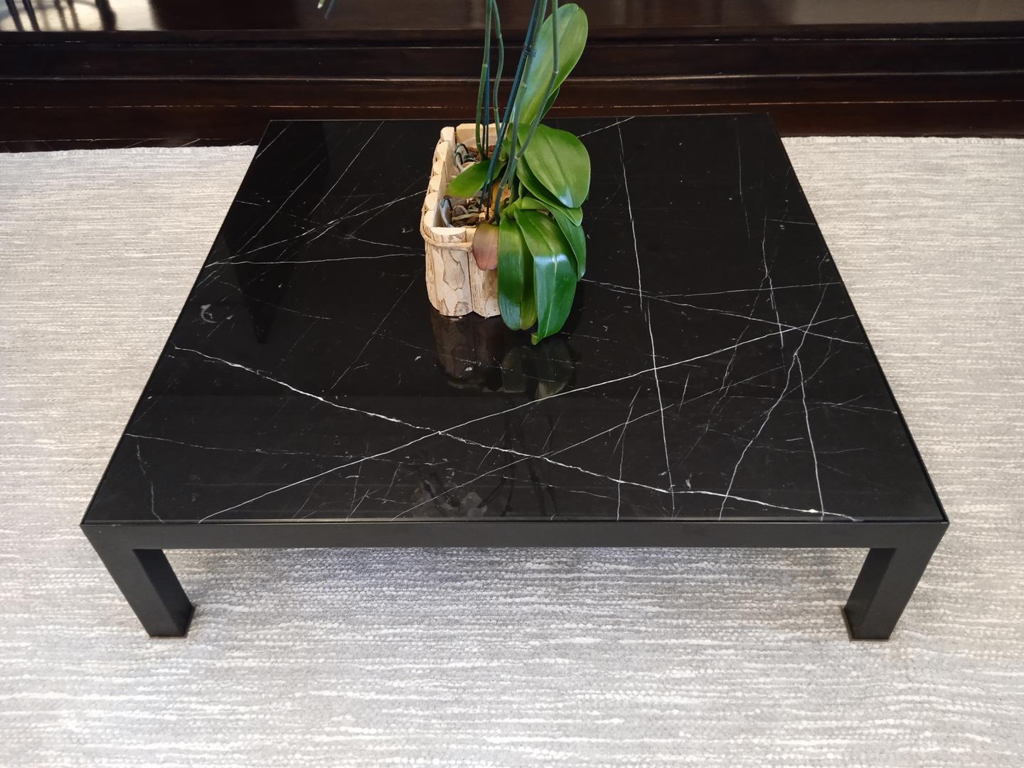 Mesa de centro em Mármore / Aço Preto 27 cm x 105 cm x 105 cm