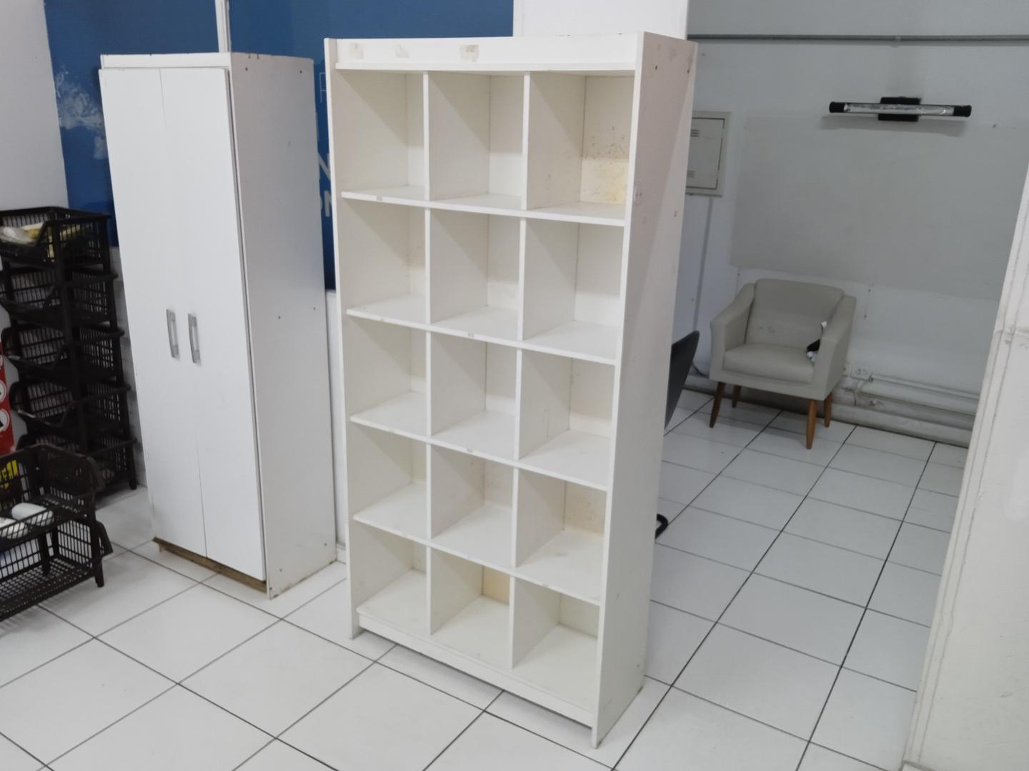 Estante Colméia c/ 15 nichos em MDF Branco 185 cm x 92 cm x 32 cm