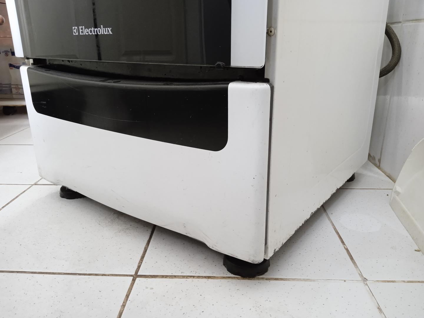 Fogão c/ 4 bocas Electrolux 52 SM em Aço / Plástico Branco 90 cm x 53 cm x 58 cm