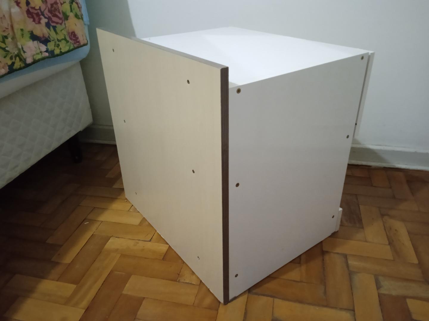 Mesa de cabeceira c/ 1 gaveta em MDF Branca 50 cm x 47 cm x 40 cm
