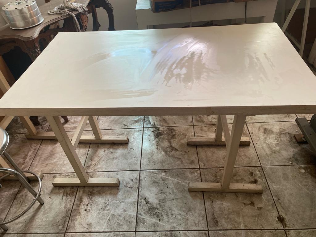 Mesa em Madeira Branco 84 cm x 128 cm x 73 cm