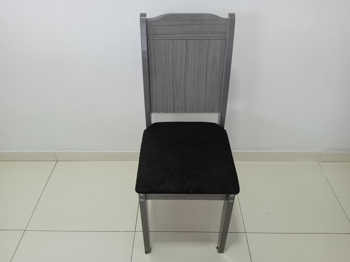 Cadeira fixa estofada s/ braços em MDF / Estofado Preto 96 cm x 38 cm x 48 cm