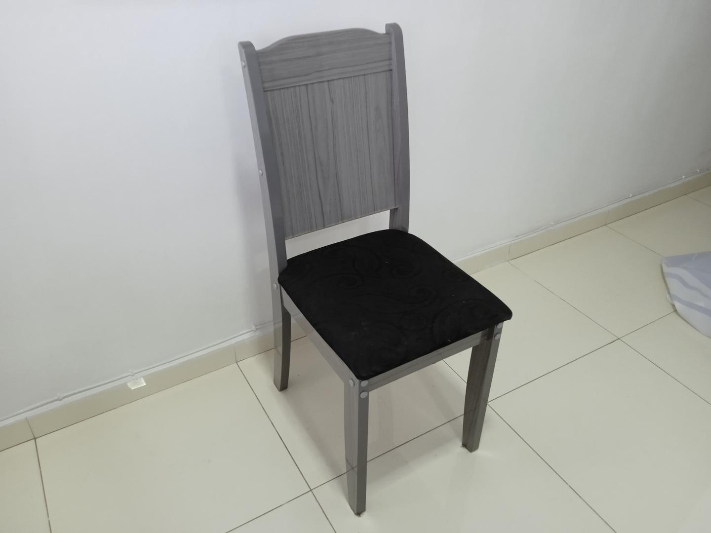 Cadeira fixa estofada s/ braços em MDF / Estofado Preto 96 cm x 38 cm x 48 cm