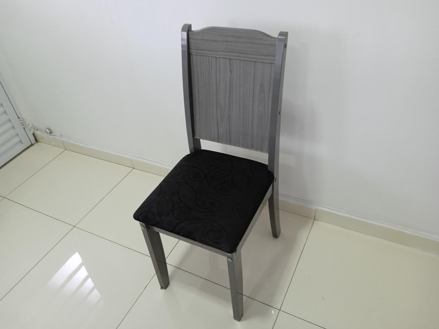 Cadeira fixa estofada s/ braços em MDF / Estofado Preto 96 cm x 38 cm x 48 cm