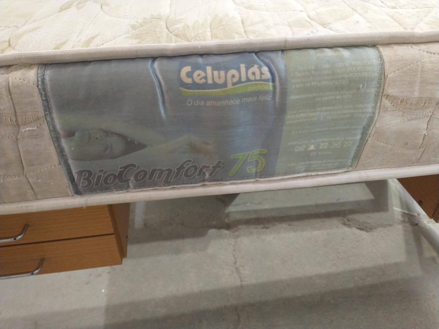 Colchão de solteiro  Celuplás em Espuma / Tecido Cinza 17 cm x 90 cm x 189 cm