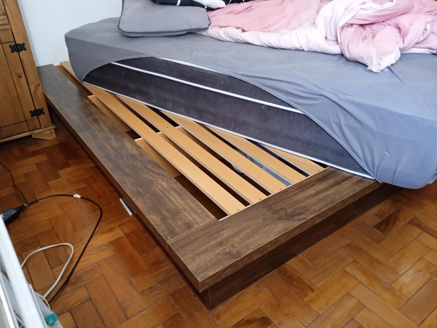 Cama de Casal em MDF Marrom 28 cm x 200 cm x 165 cm