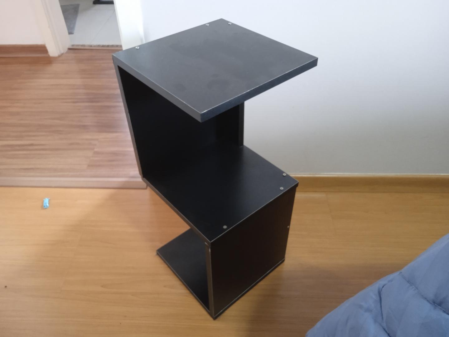 Mesa de Cabeceira em S em MDF Preto 59 cm x 25 cm x 25 cm