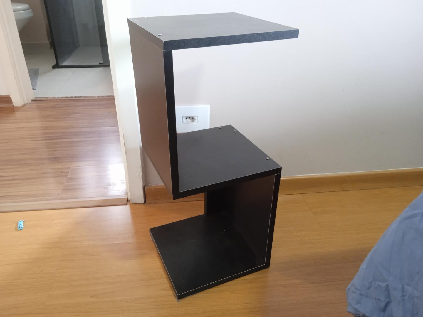 Mesa de Cabeceira em S em MDF Preto 59 cm x 25 cm x 25 cm