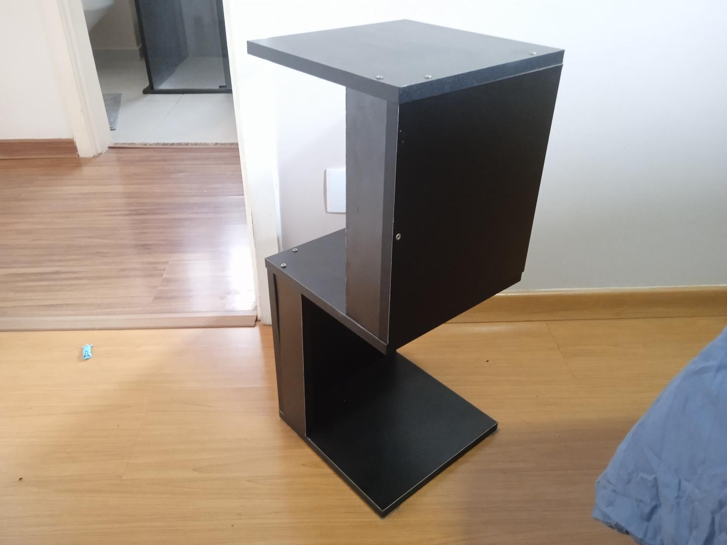 Mesa de Cabeceira em S em MDF Preto 59 cm x 25 cm x 25 cm