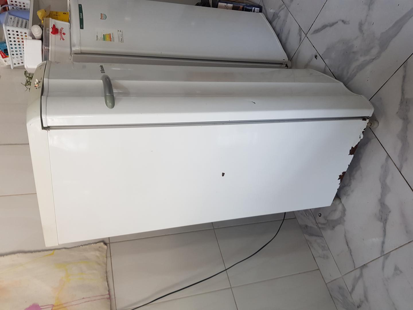 Geladeira Electrolux RE28 Super em Aço Branco 142 cm x 55 cm x 55 cm