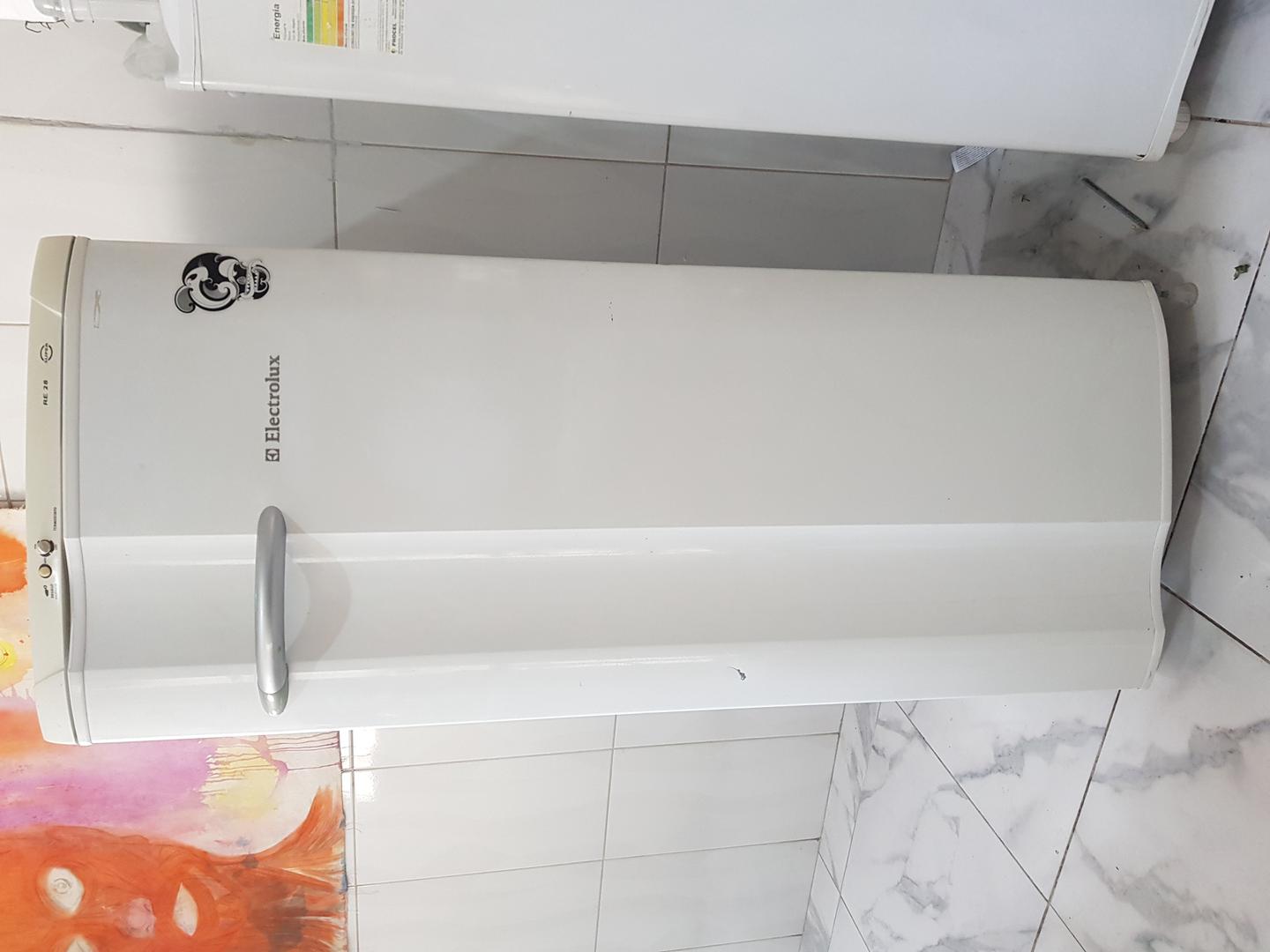 Geladeira Electrolux RE28 Super em Aço Branco 142 cm x 55 cm x 55 cm