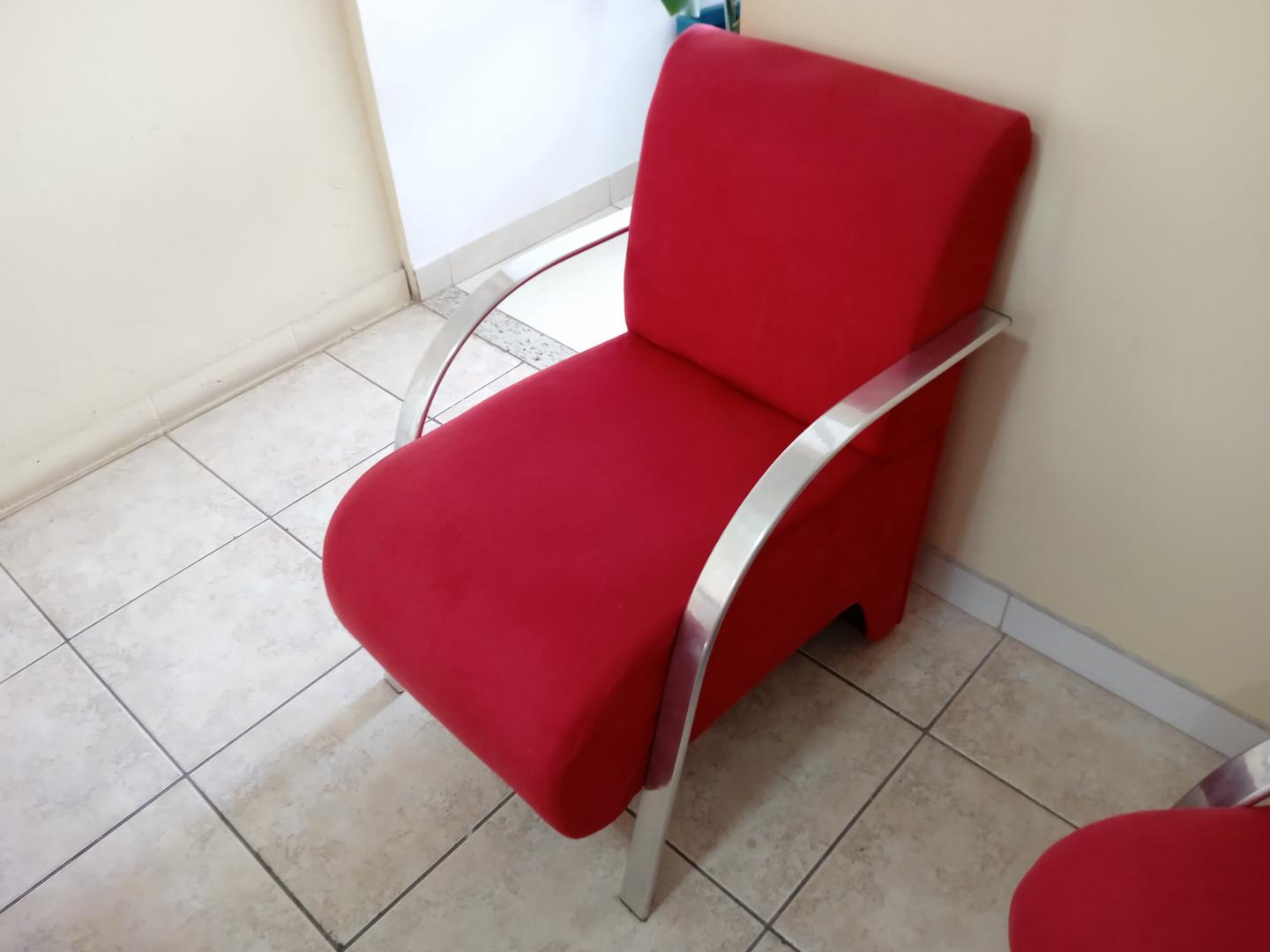 Poltrona fixa estofada c/ braços em Estofado / Aço Vermelho 89 cm x 60 cm x 80 cm