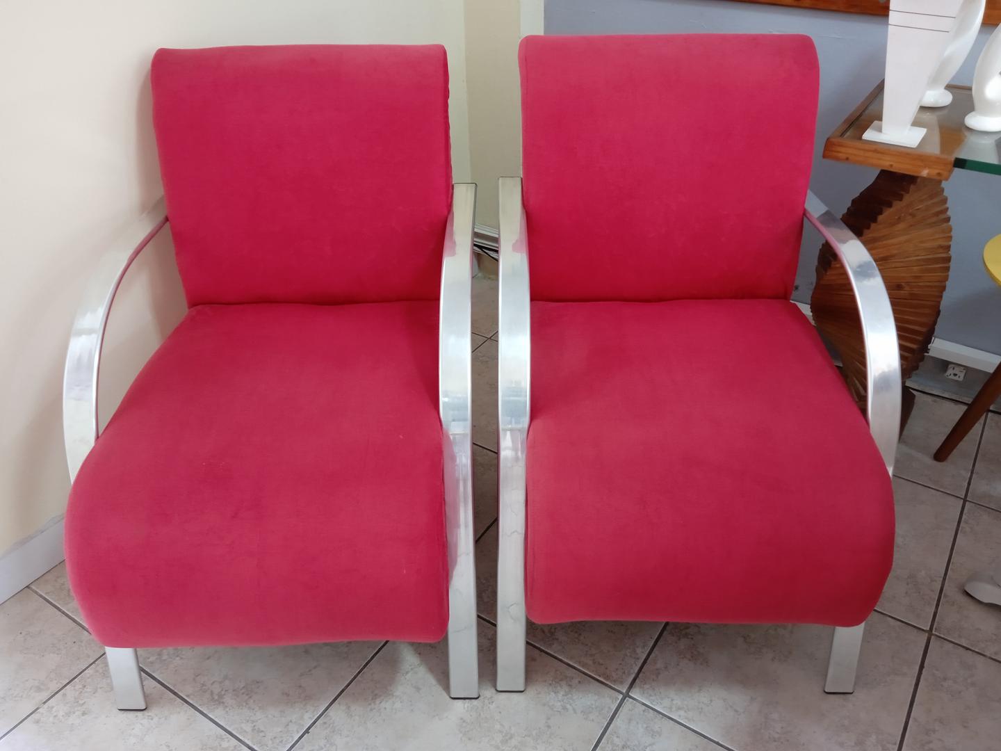 Poltrona fixa estofada c/ braços em Estofado / Aço Vermelho 89 cm x 60 cm x 80 cm