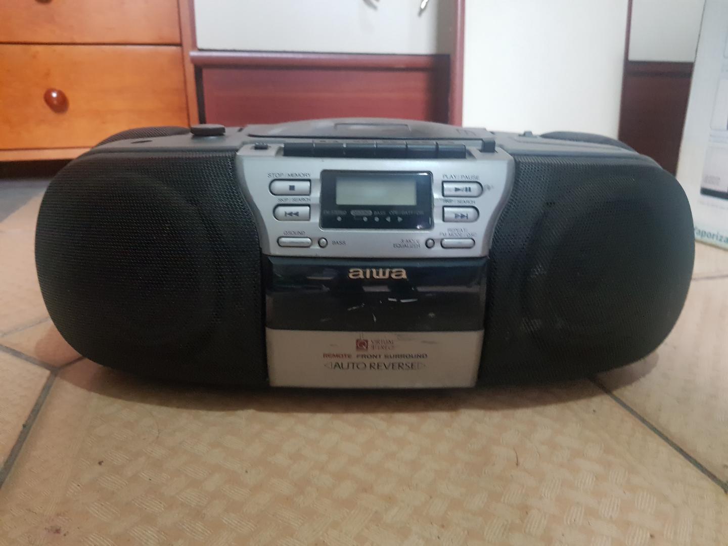 Rádio toca fitas Aiwa Preto