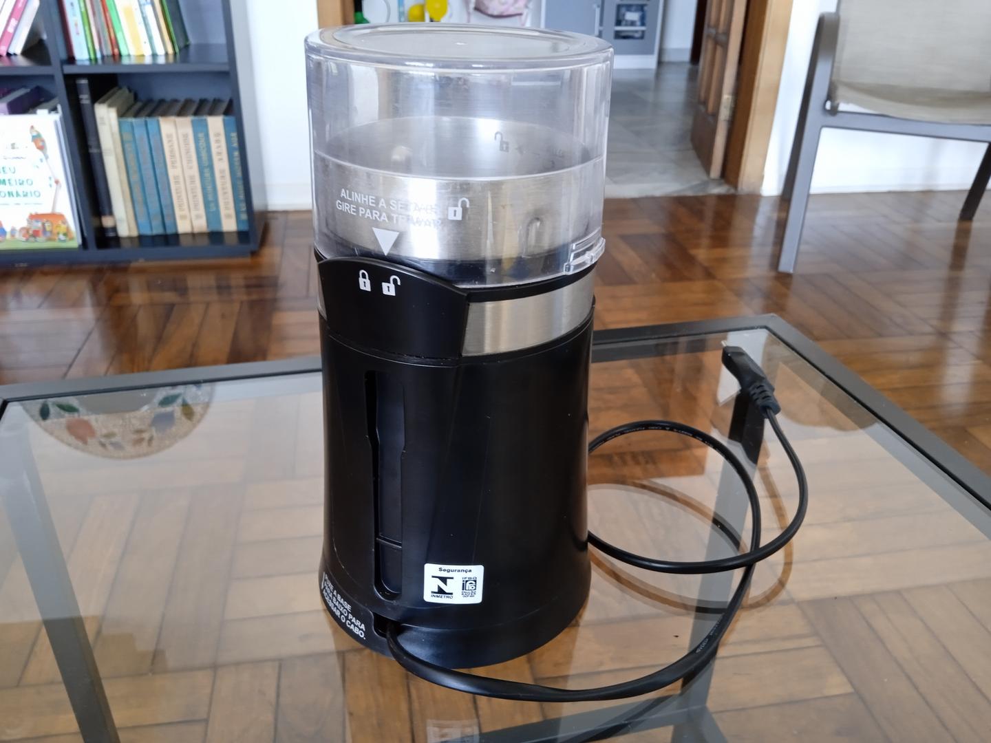 Multiprocessador/ Moedor de Café Hamilton Beach CM09 em Aço / Plástico Preto