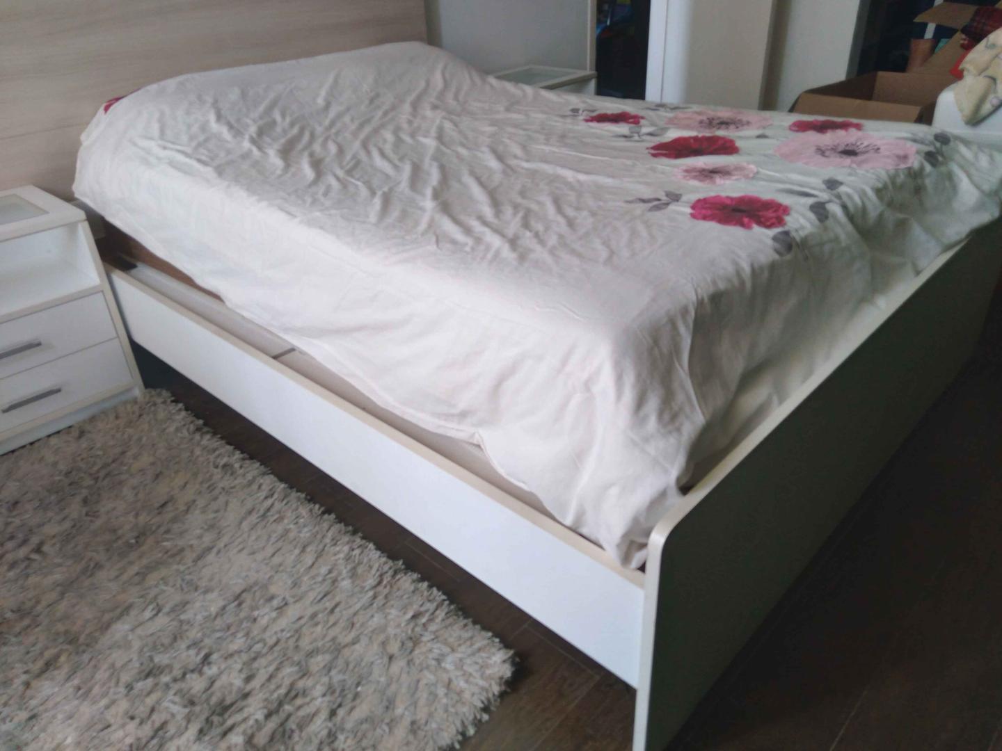 Cama Queen s/ colchão  em MDF Branco 49 cm x 166 cm x 208 cm