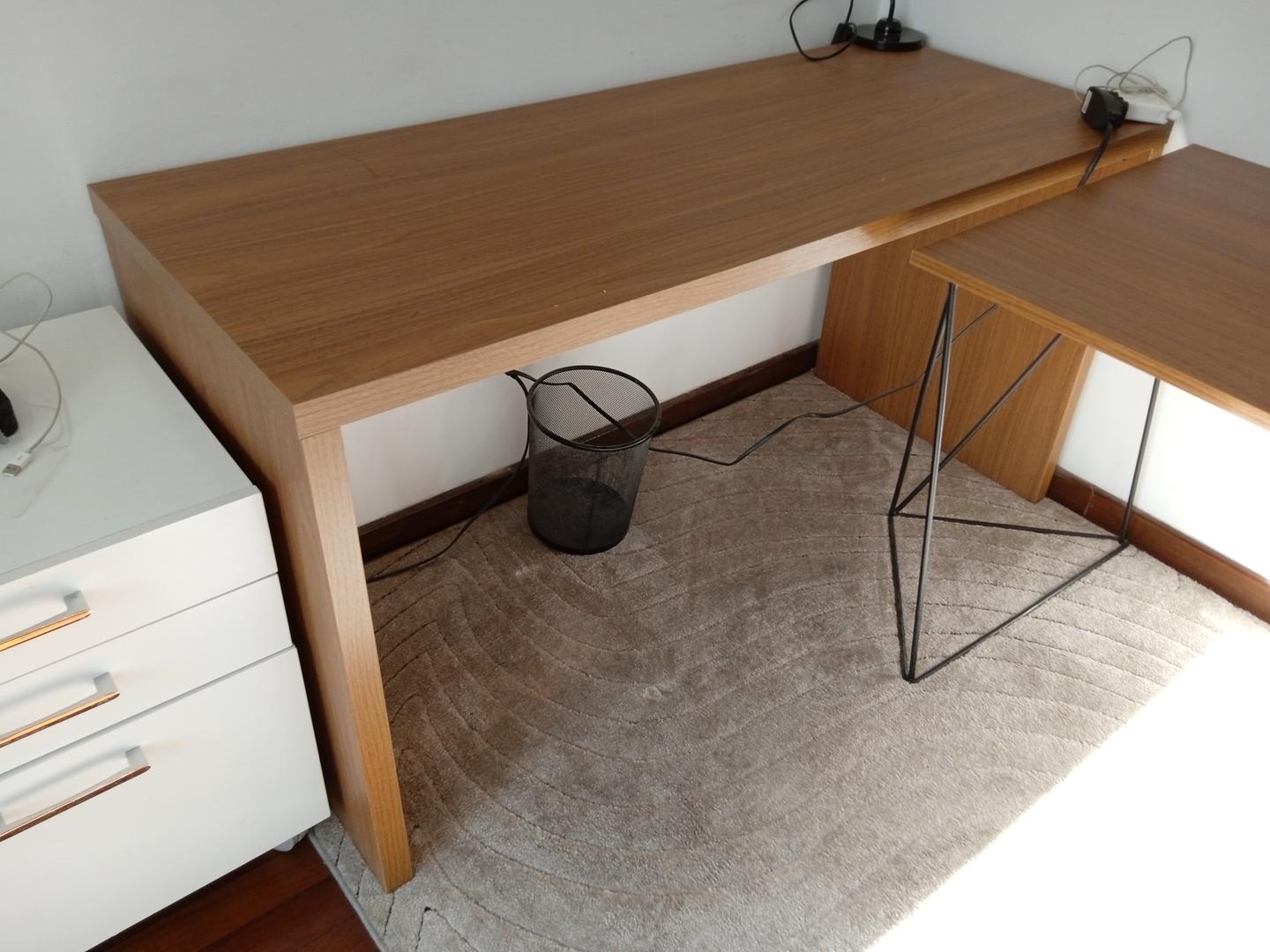 Mesa de escritório reta em MDF Marrom 74 cm x 145 cm x 60 cm