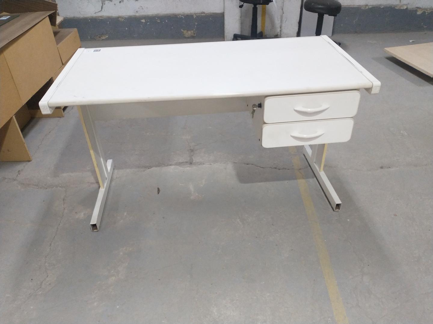 Mesa de Escritório c/ 2 gavetas em MDF / Aço Bege 75 cm x 128 cm x 62 cm