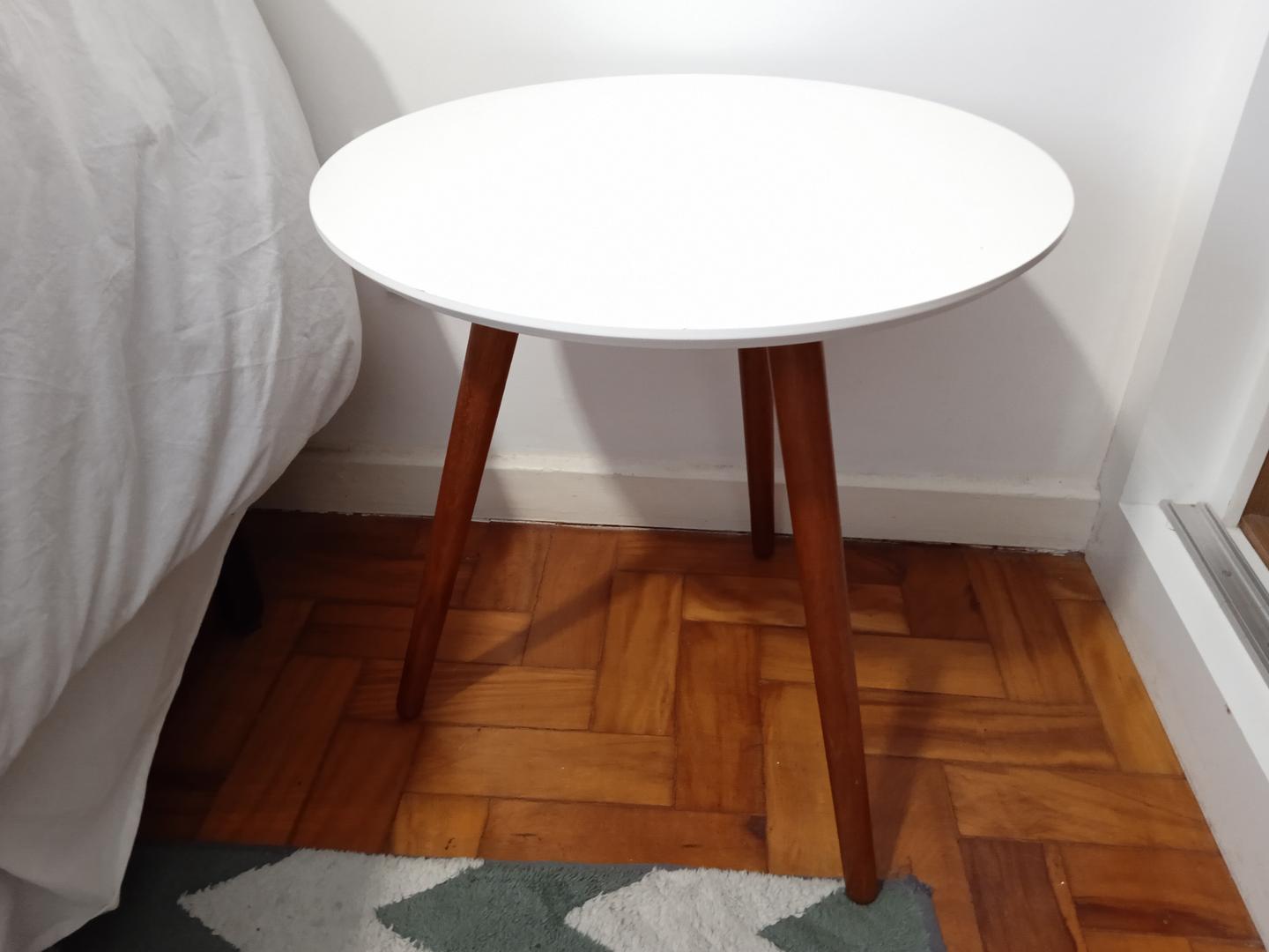 Mesa de Apoio redonda em MDF Branco 46 cm x 45 cm x 45 cm