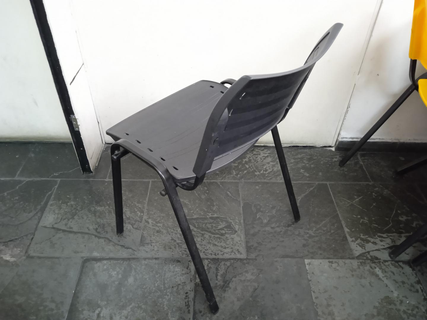 Cadeira fixa s/ braços em Aço / Plástico Preto 80 cm x 53 cm x 56 cm