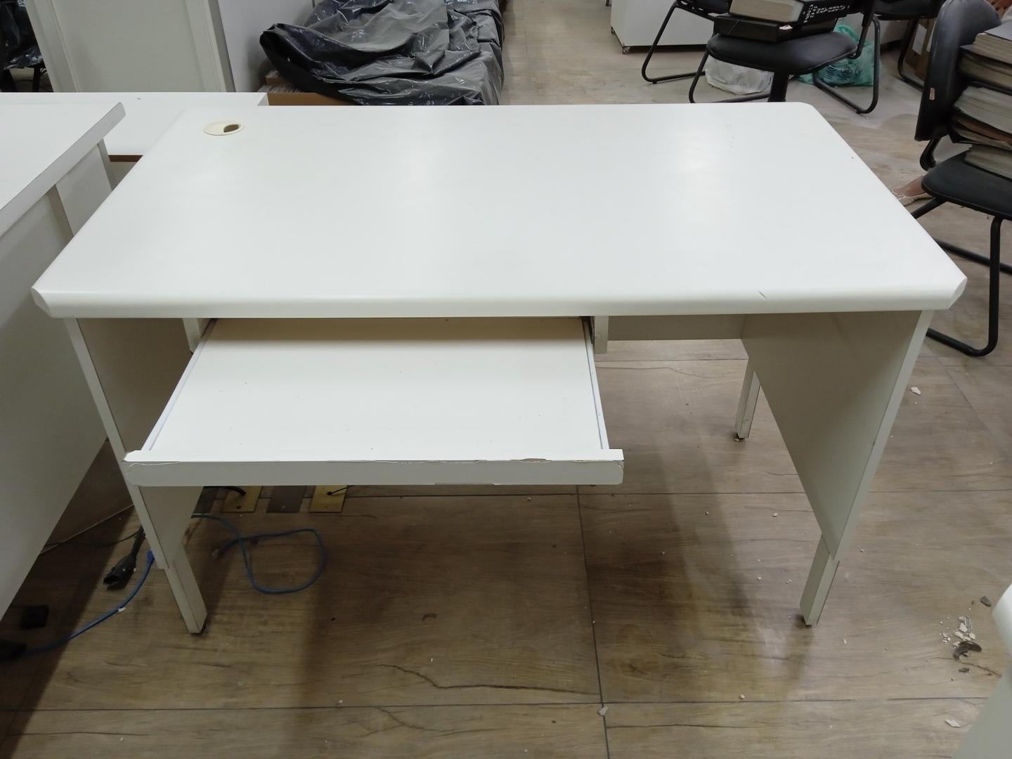 Mesa de Escritório c/ 1 prancha de correr em MDF Branco 80 cm x 120 cm x 70 cm