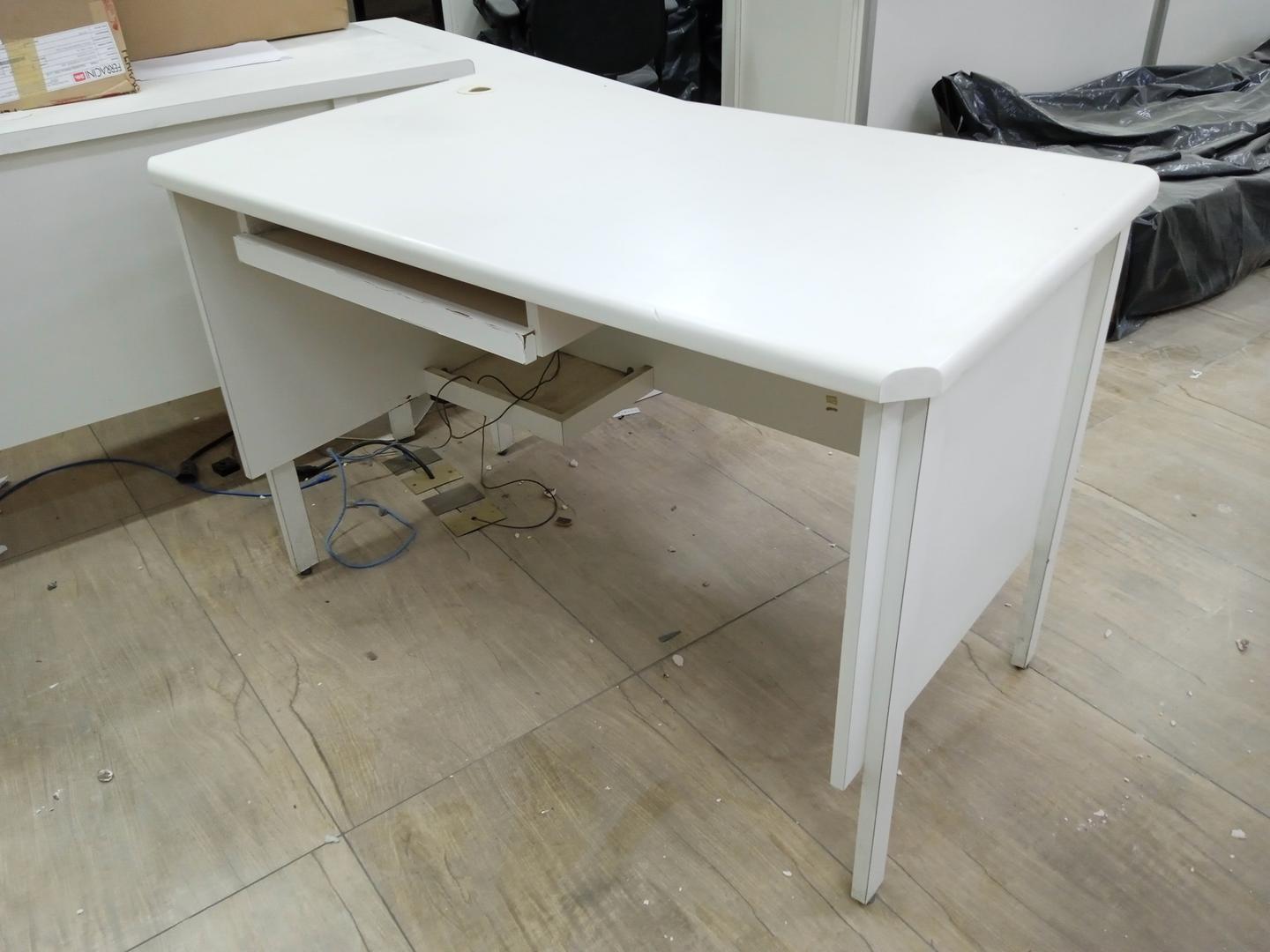 Mesa de Escritório c/ 1 prancha de correr em MDF Branco 80 cm x 120 cm x 70 cm