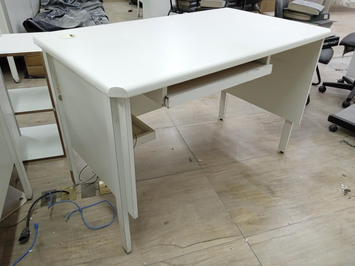 Mesa de Escritório c/ 1 prancha de correr em MDF Branco 80 cm x 120 cm x 70 cm