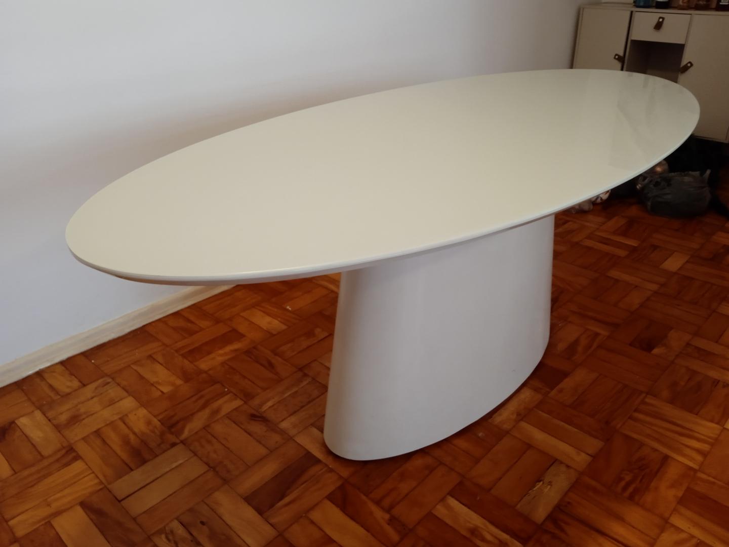 Mesa de Jantar Oval em MDF Branca 77 cm x 200 cm x 90 cm