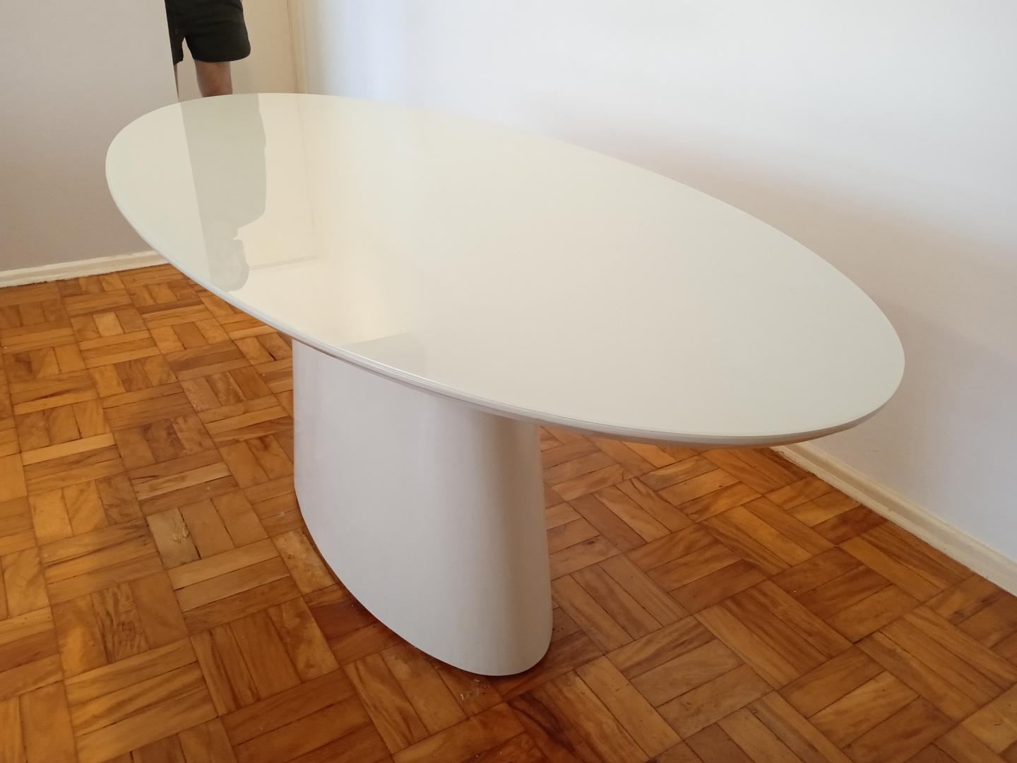 Mesa de Jantar Oval em MDF Branca 77 cm x 200 cm x 90 cm