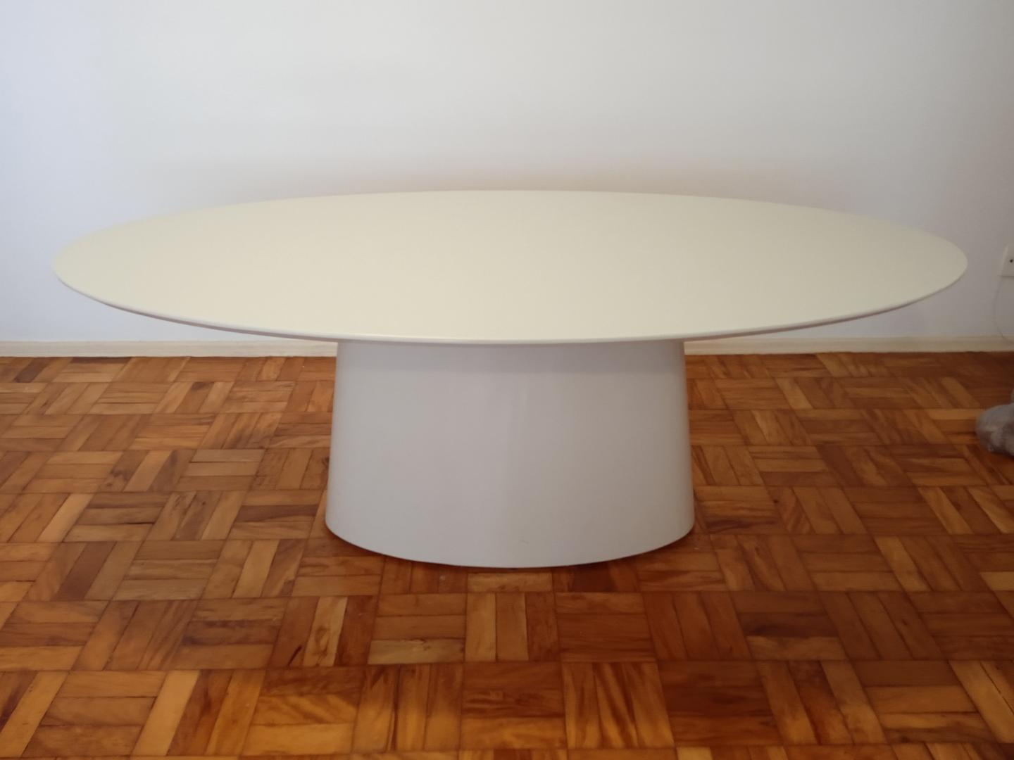 Mesa de Jantar Oval em MDF Branca 77 cm x 200 cm x 90 cm