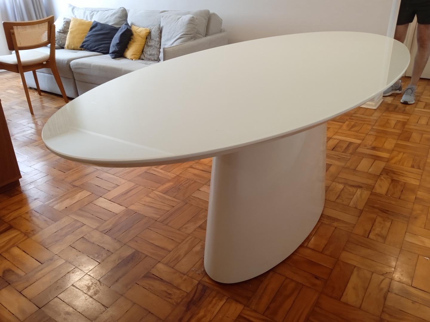 Mesa de Jantar Oval em MDF Branca 77 cm x 200 cm x 90 cm