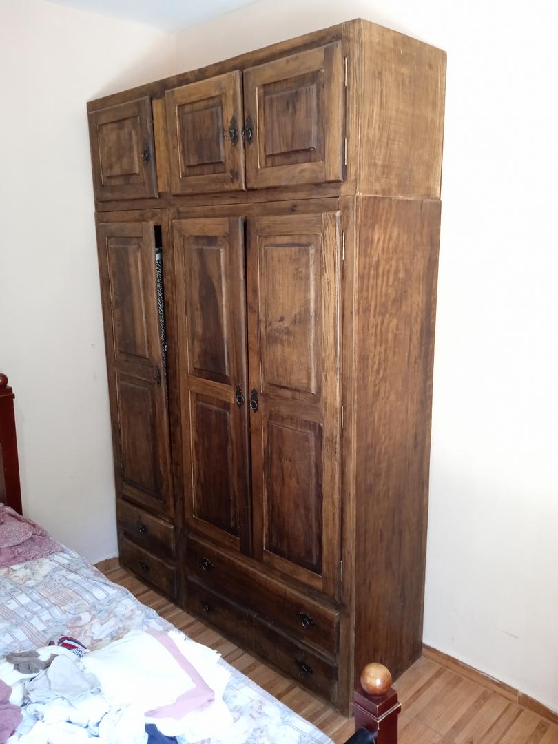 Guarda Roupas c/ 6 Portas e 3 Gavetas em Madeira Marrom 250 cm x 200 cm x 60 cm