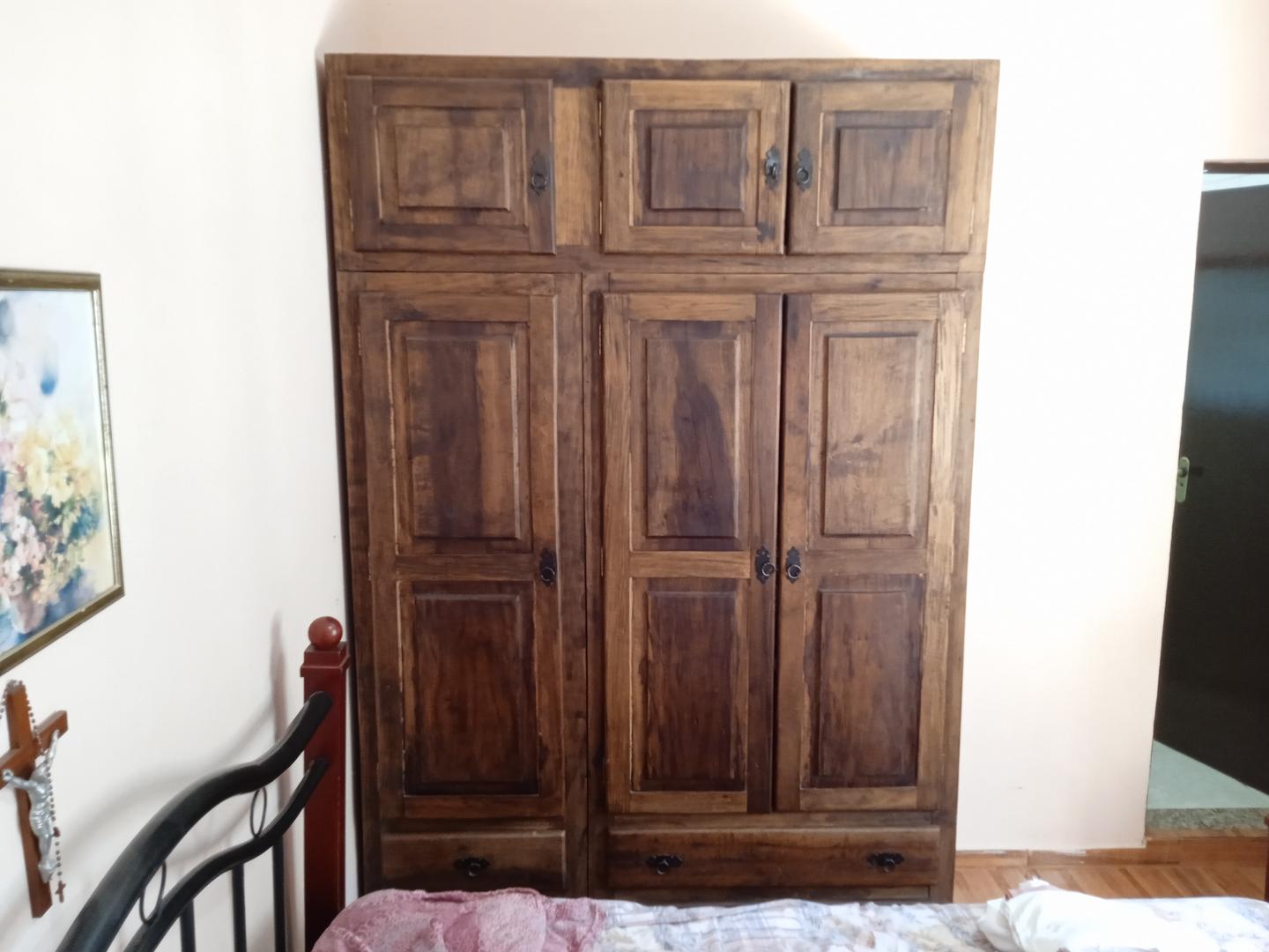 Guarda Roupas c/ 6 Portas e 3 Gavetas em Madeira Marrom 250 cm x 200 cm x 60 cm