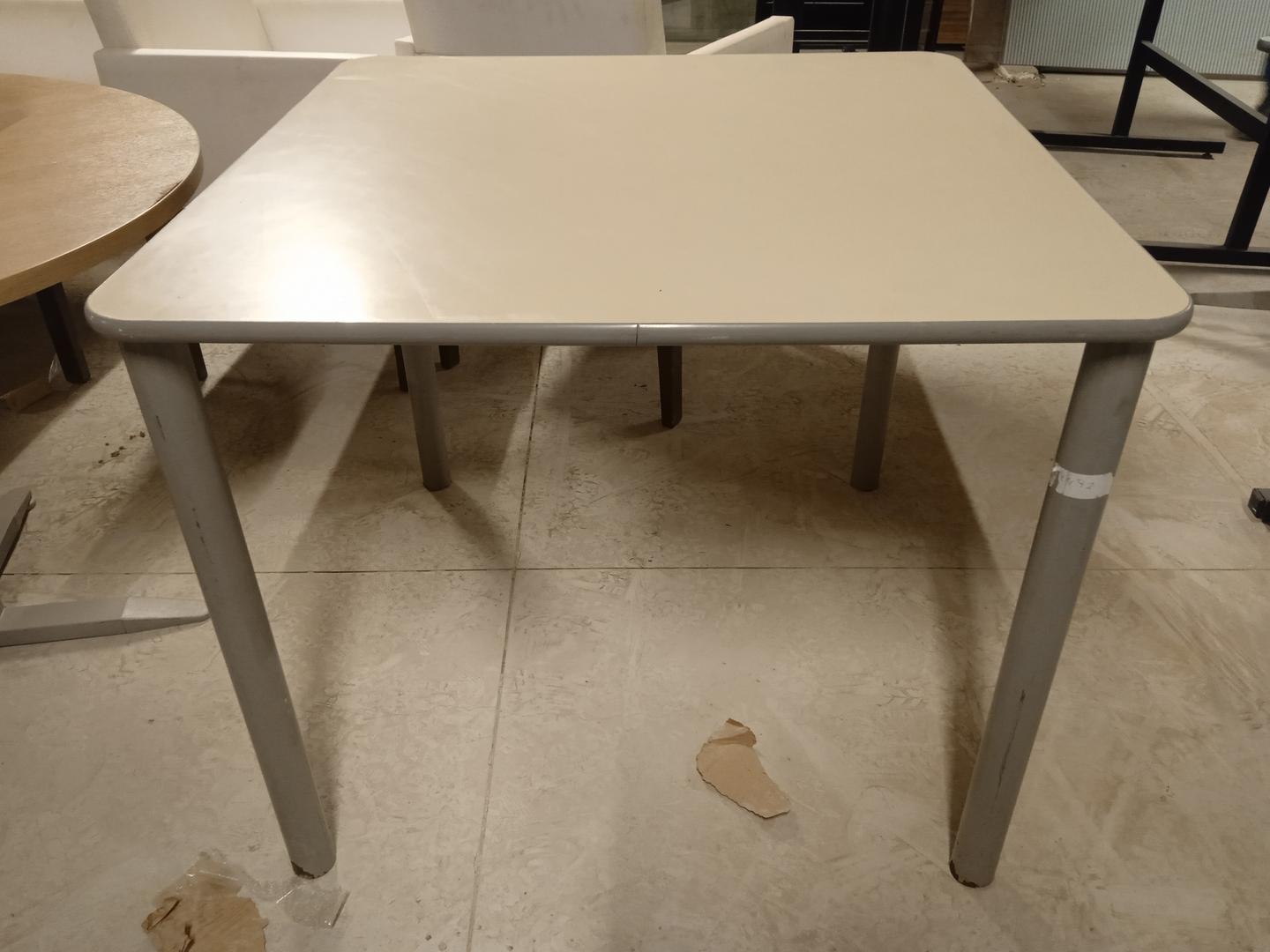 Mesa de Escritório Quadrada em MDF / Aço Cinza 75 cm x 90 cm x 90 cm