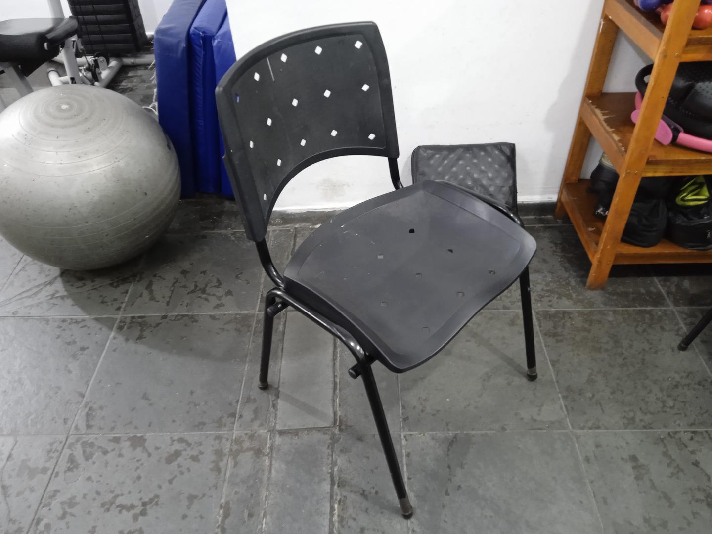 Cadeira fixa s/ braços em Aço / Plástico Preto 82 cm x 54 cm x 52 cm