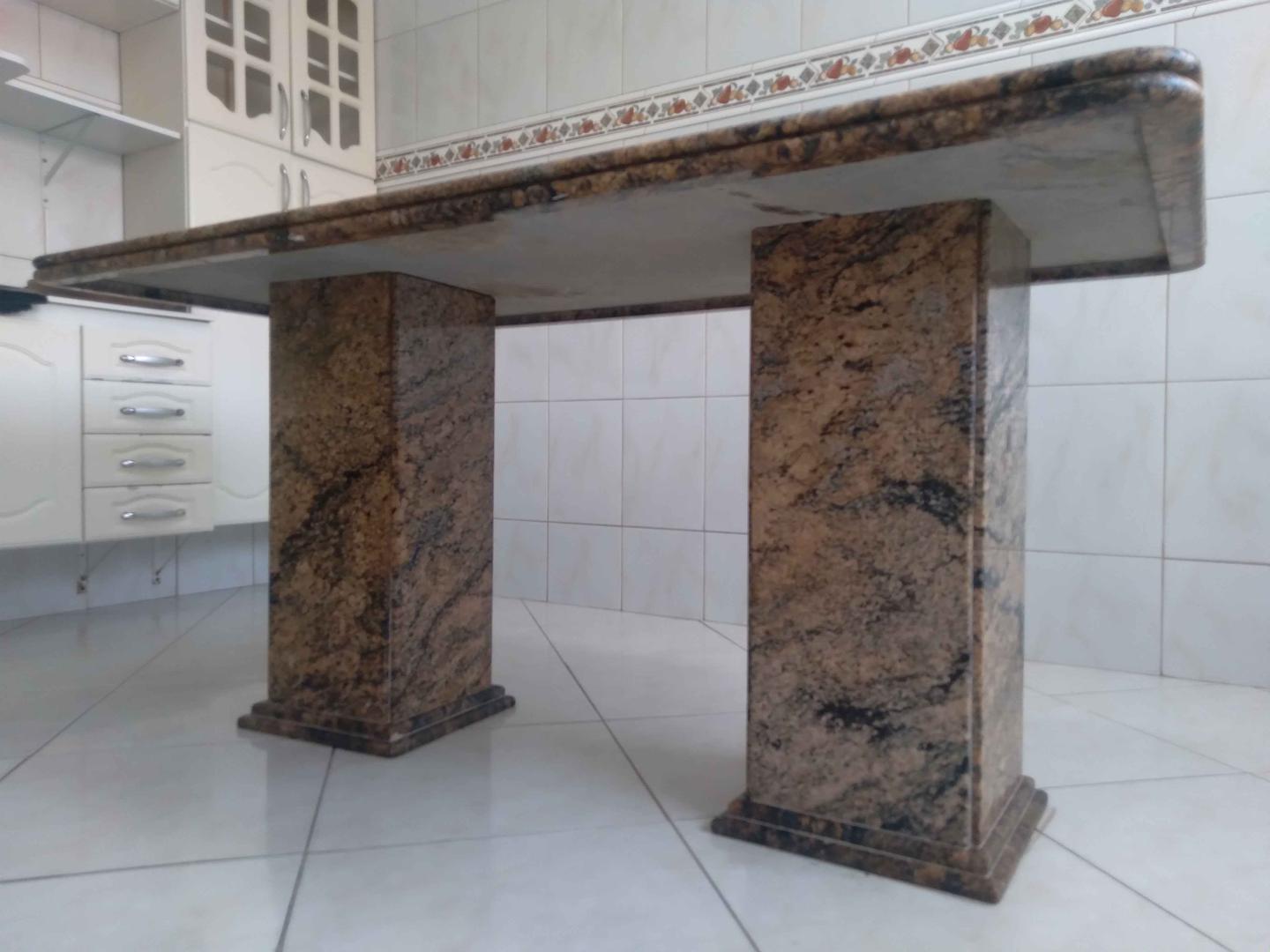 Mesa de jantar  em Mármore Marrom 78 cm x 80 cm x 160 cm