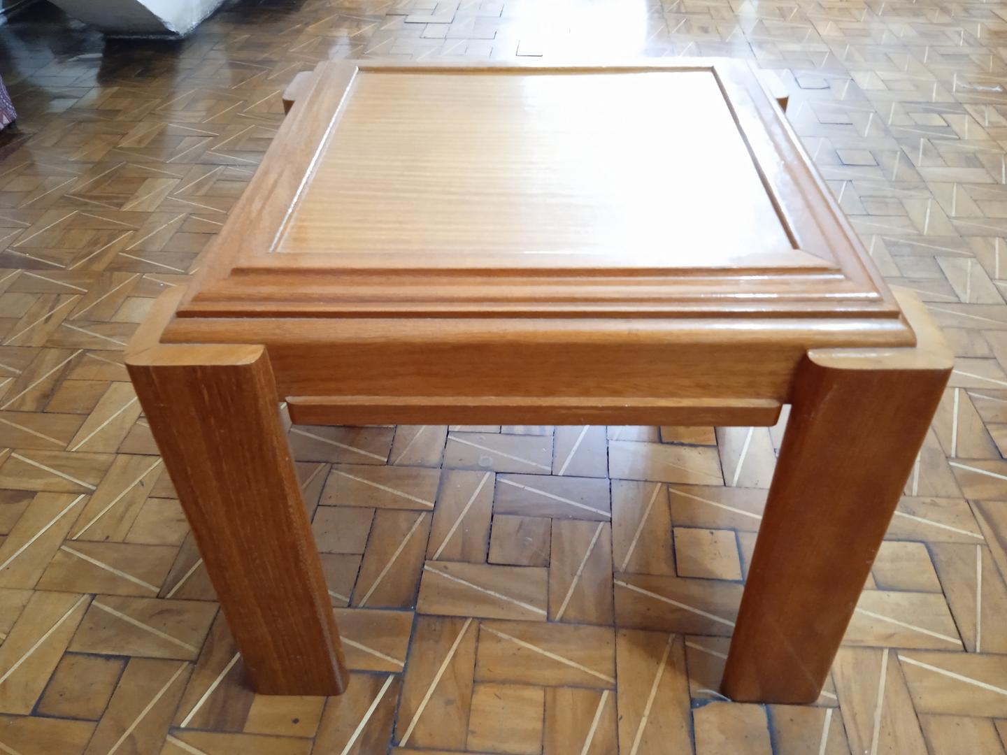 Mesa de Canto Quadrada em Madeira Marrom 44 cm x 54 cm x 54 cm