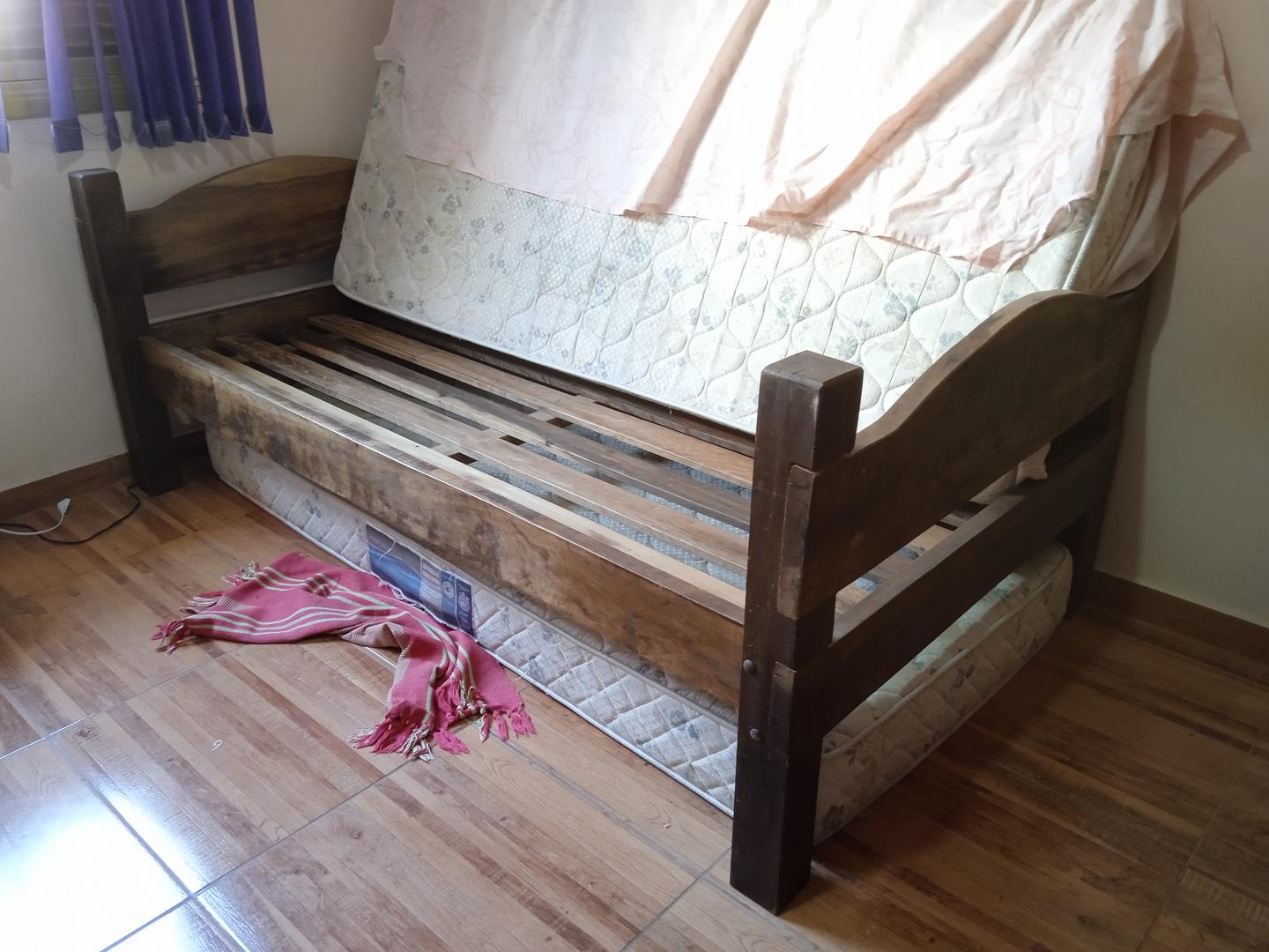 Cama de Solteiro em Madeira Marrom 77 cm x 107 cm x 198 cm