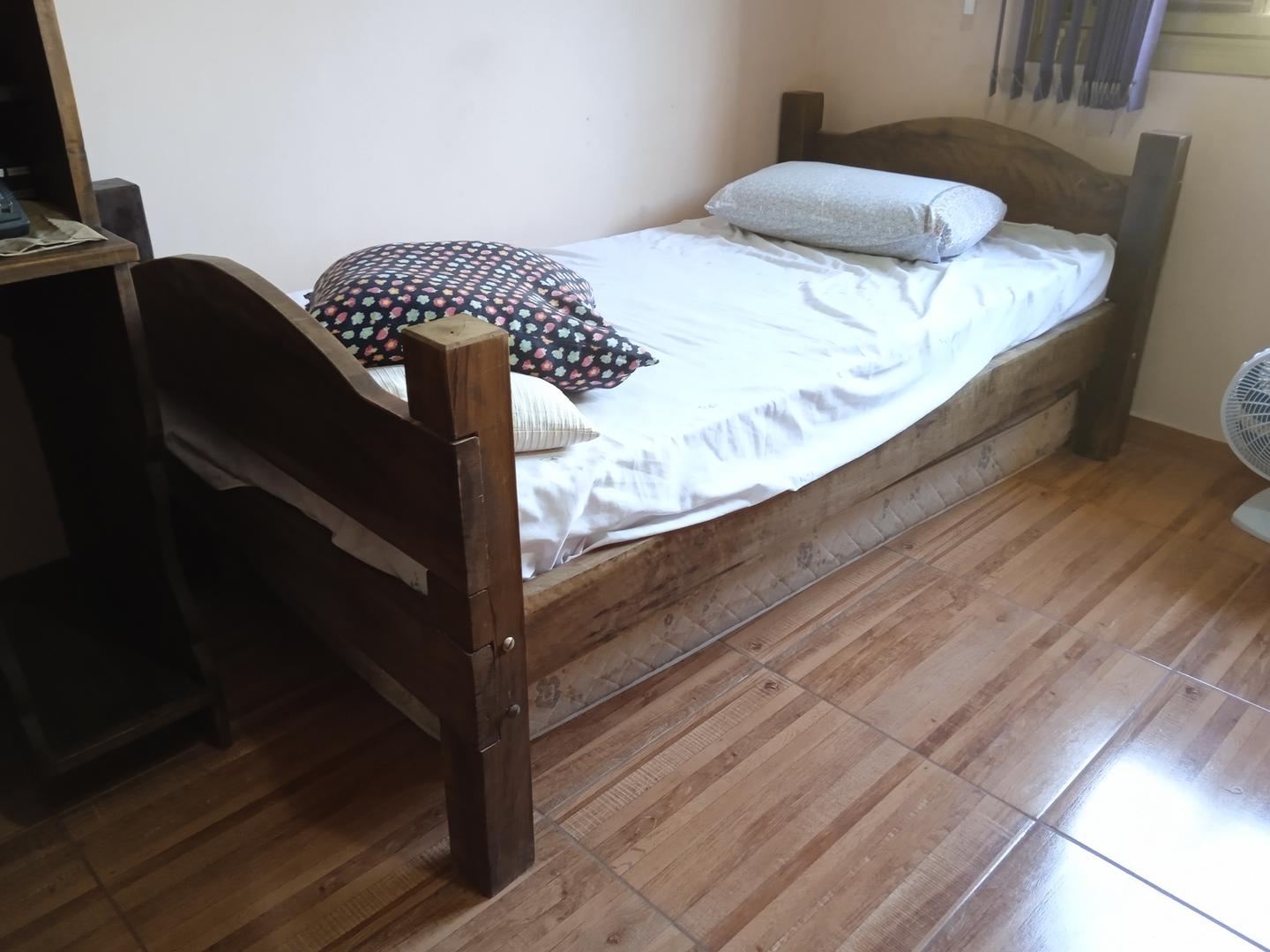 Cama de Solteiro em Madeira Marrom 77 cm x 107 cm x 198 cm