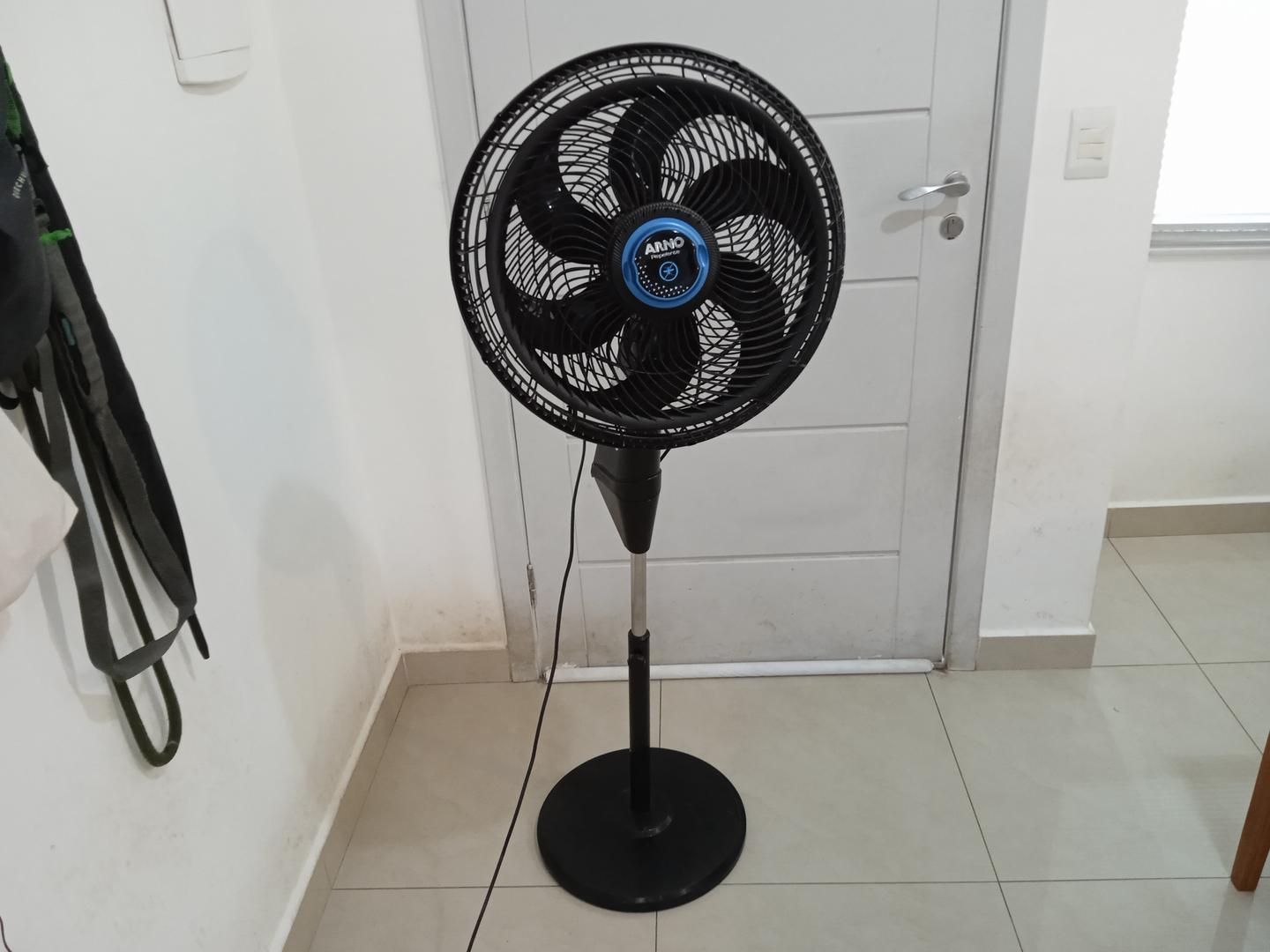 Ventilador Arno VD5C em Plástico Preto 120 cm x 47 cm x 49 cm