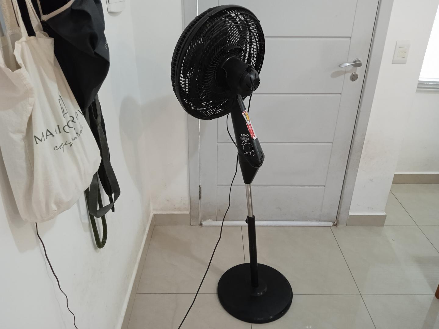 Ventilador Arno VD5C em Plástico Preto 120 cm x 47 cm x 49 cm