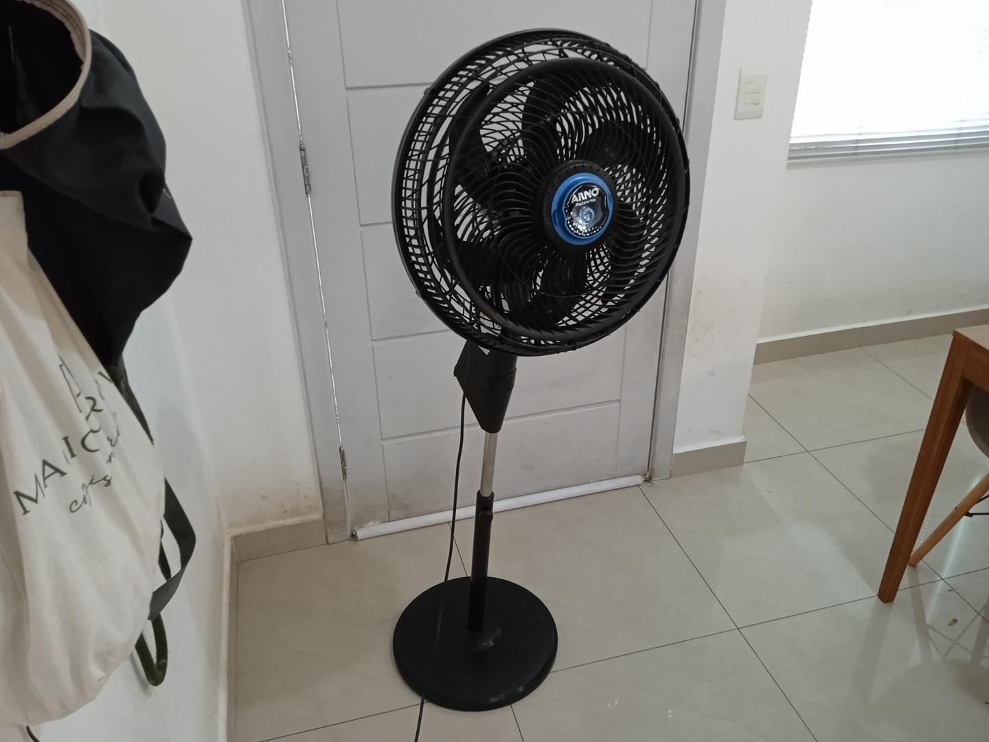 Ventilador Arno VD5C em Plástico Preto 120 cm x 47 cm x 49 cm