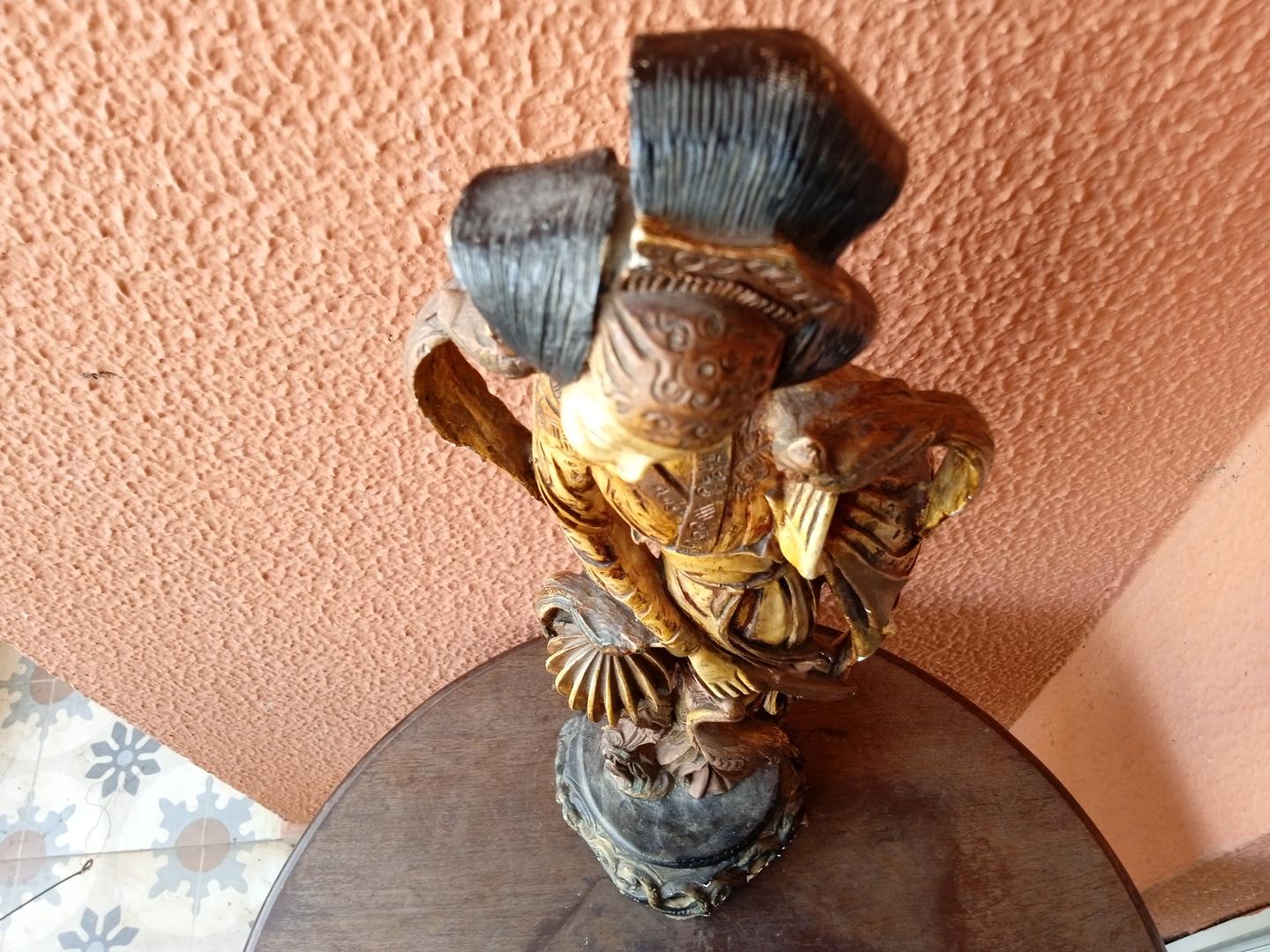 Estatueta/Objeto Decorativo Mulher Chinesa em Resina Marrom 50 cm x 17 cm x 12 cm