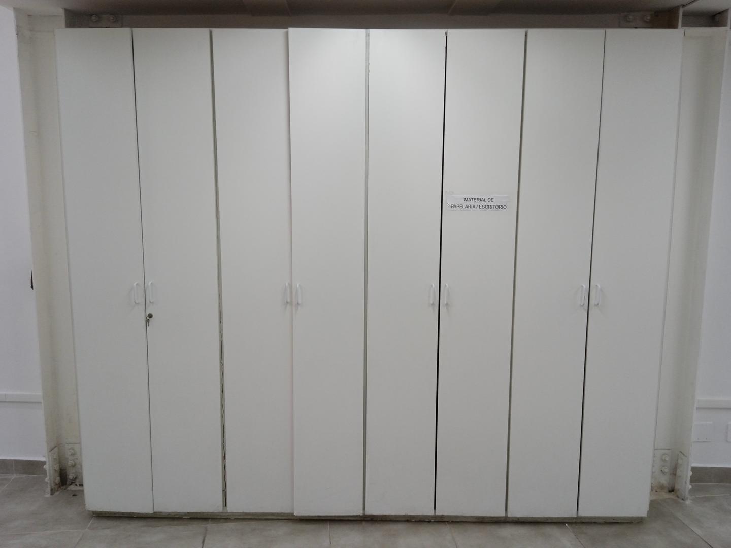 Armário alto c/ 8 portas em MDF Branco 240 cm x 290 cm x 46 cm