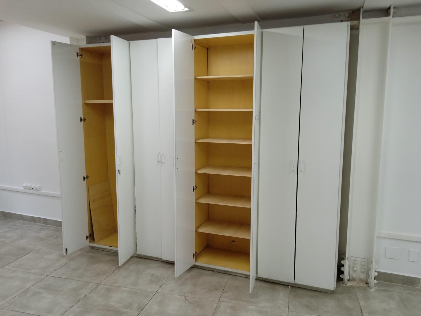 Armário alto c/ 8 portas em MDF Branco 240 cm x 290 cm x 46 cm