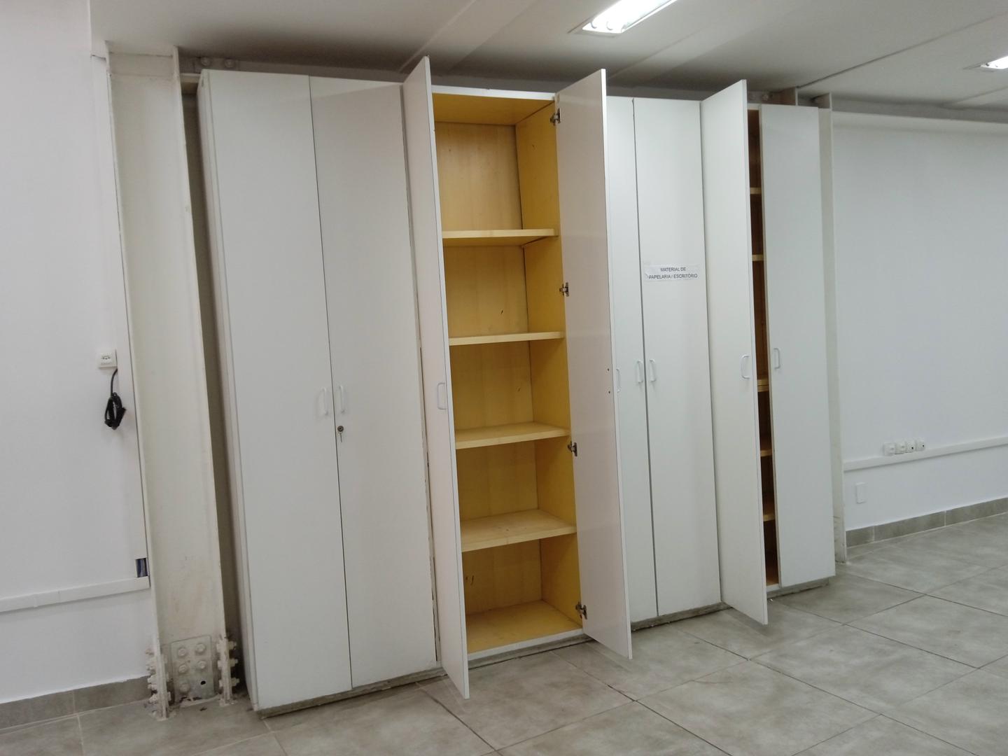 Armário alto c/ 8 portas em MDF Branco 240 cm x 290 cm x 46 cm