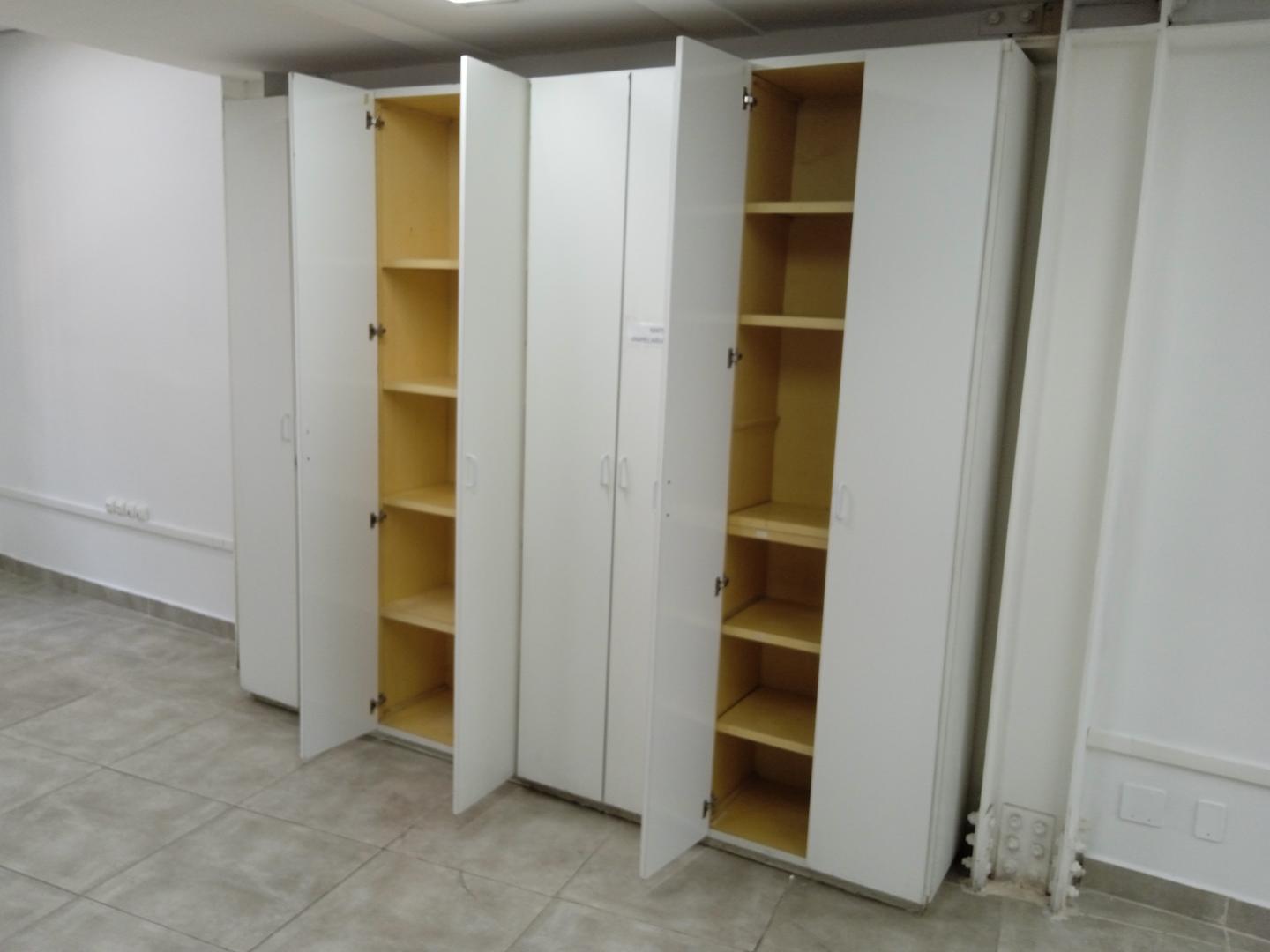 Armário alto c/ 8 portas em MDF Branco 240 cm x 290 cm x 46 cm