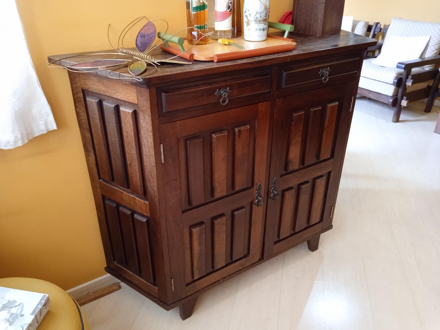 Buffet c/ 2 portas e 2 gavetas em Madeira Marrom 102 cm x 120 cm x 38 cm