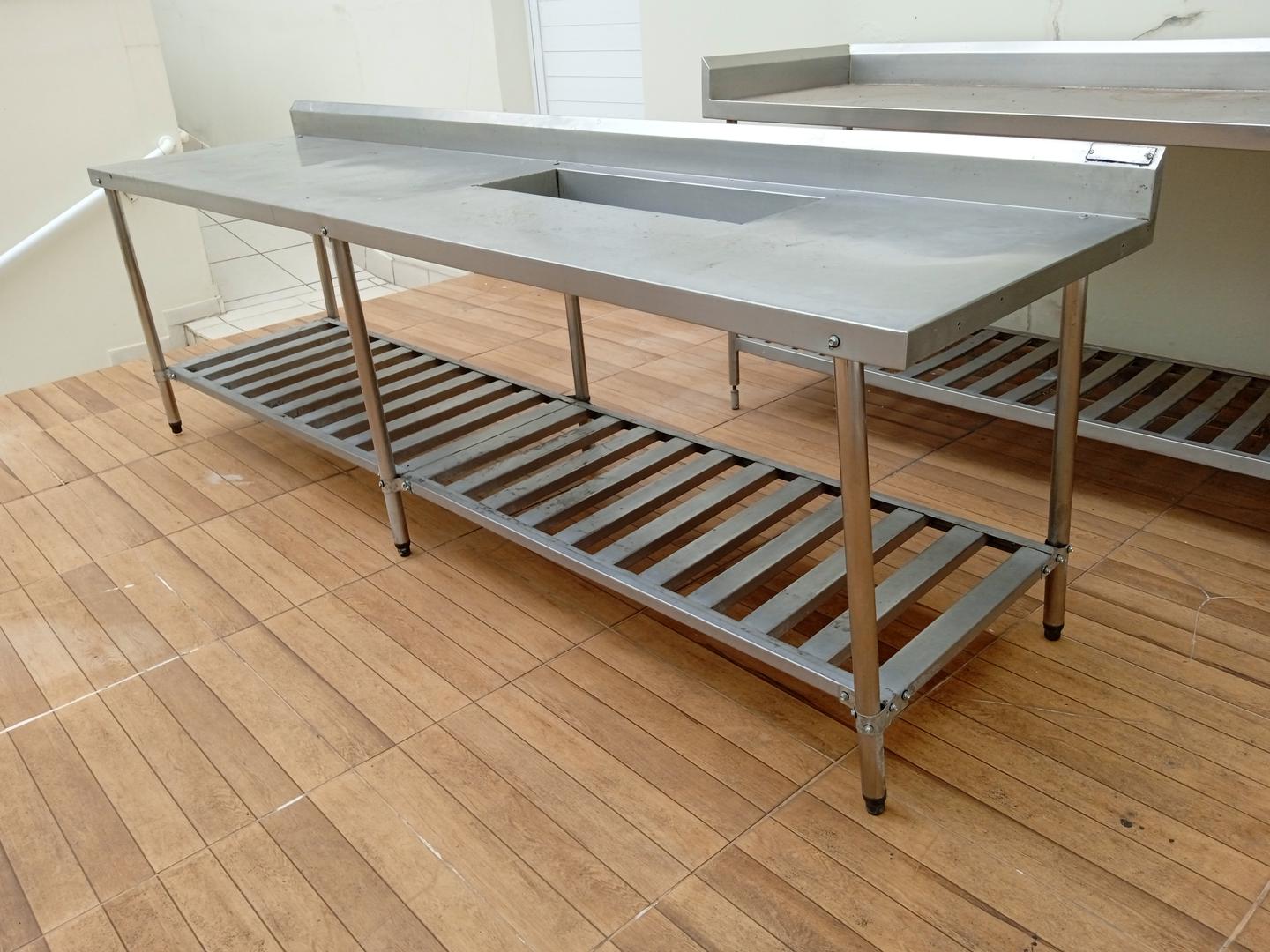 Bancada c/ Pia Industrial em Aço / Inox Cinza 104 cm x 286 cm x 70 cm