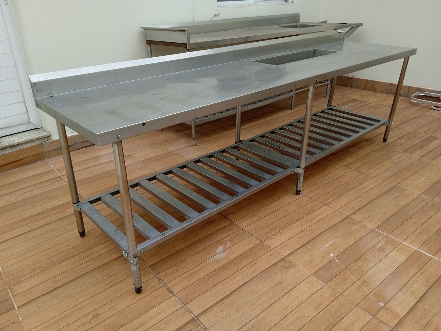 Bancada c/ Pia Industrial em Aço / Inox Cinza 104 cm x 286 cm x 70 cm